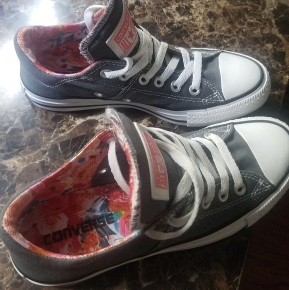 Converse - Picture 2 of 4